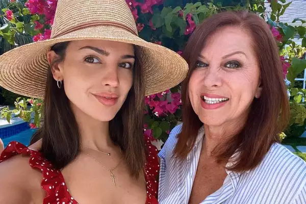 eiza-gonzalez-cumpleanos-mama-glenda-reyna-mensaje.jpg