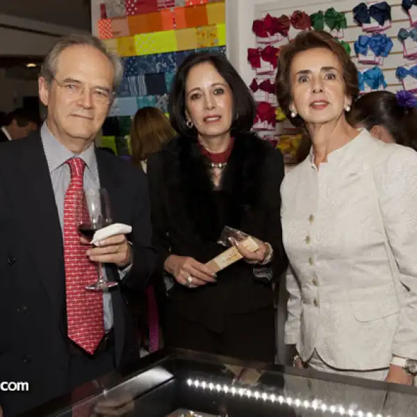 José Ignacio Nuño,Margarita Escobedo,Guadalupe Cazo de Name
