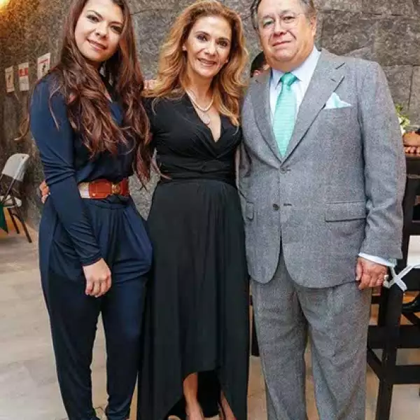 Giovanna Caloca,Claudia Villegas y Armando Niño de Rivera.