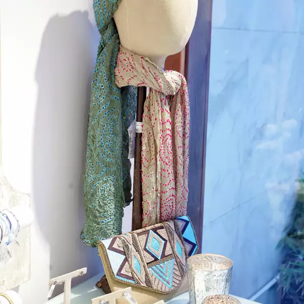 Venta de joyería de Adriana Gutiérrez