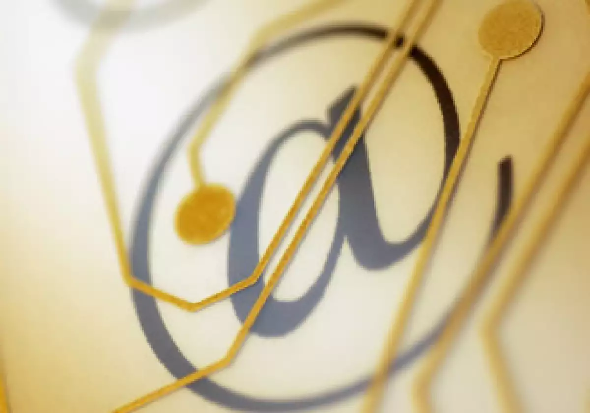 Sólo 10% de los suscriptores de banca en línea maneja inversiones en plataformas de este tipo, contrata productos y servicios o usa simuladores financieros. (Foto: Photos to go)