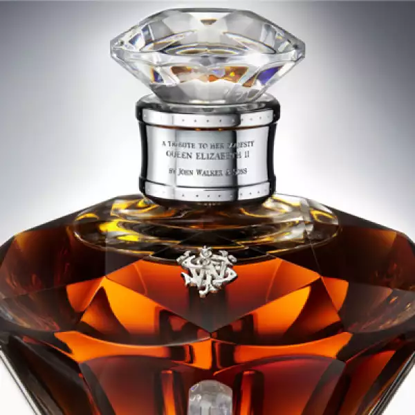 Sólo 60 ediciones de Diamond Jubilee serán puestas a la venta por  John Walker & Sons, las cuales sólo se venderán por invitación.