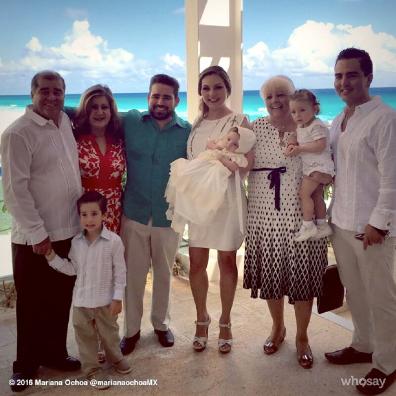 La cantante compartió este importante día a través de sus redes, luciendo feliz junto a toda su familia en Cancún.