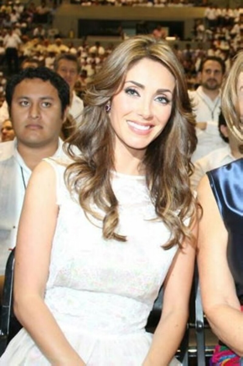 Anahí durante la toma de posesión de su novio Manuel Velasco a principios de diciembre.