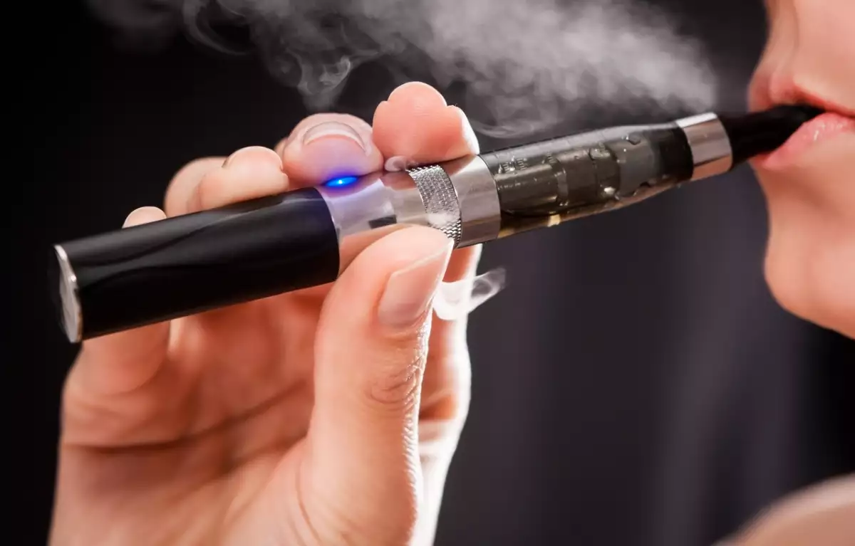 Por qué AMLO quiere prohibir los vapeadores y cigarros electrónicos con su reforma