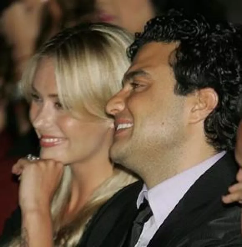 Desde hace varios días que la pareja se deja ver por todos lados, de hecho, ahora que el actor regrese a Buenos Aires, la modelo viajará para quedarse con él durante un mes.