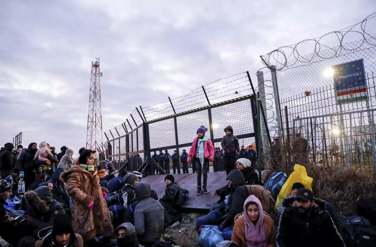 Migrants protest in Serbia's north to demand a passage to the EU