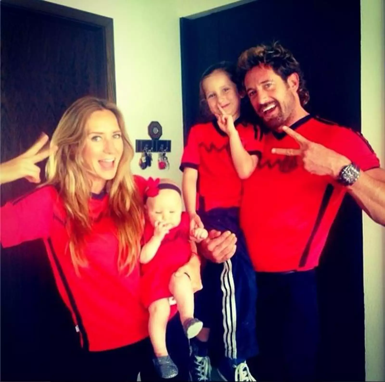 Geraldine Bazán y su familia así viven la pasión por el futbol.