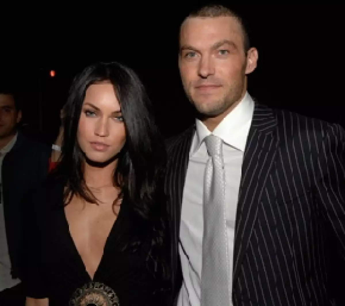 A través de un video cómico en línea, la actriz y Brian Austin Green hablan de los recortes en el presupuesto de las escuelas de California.