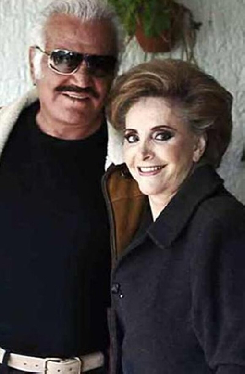 El cantante de 73 años celebro el día de ayer sus 50 años de casado con Doña Cuquita Abarca.