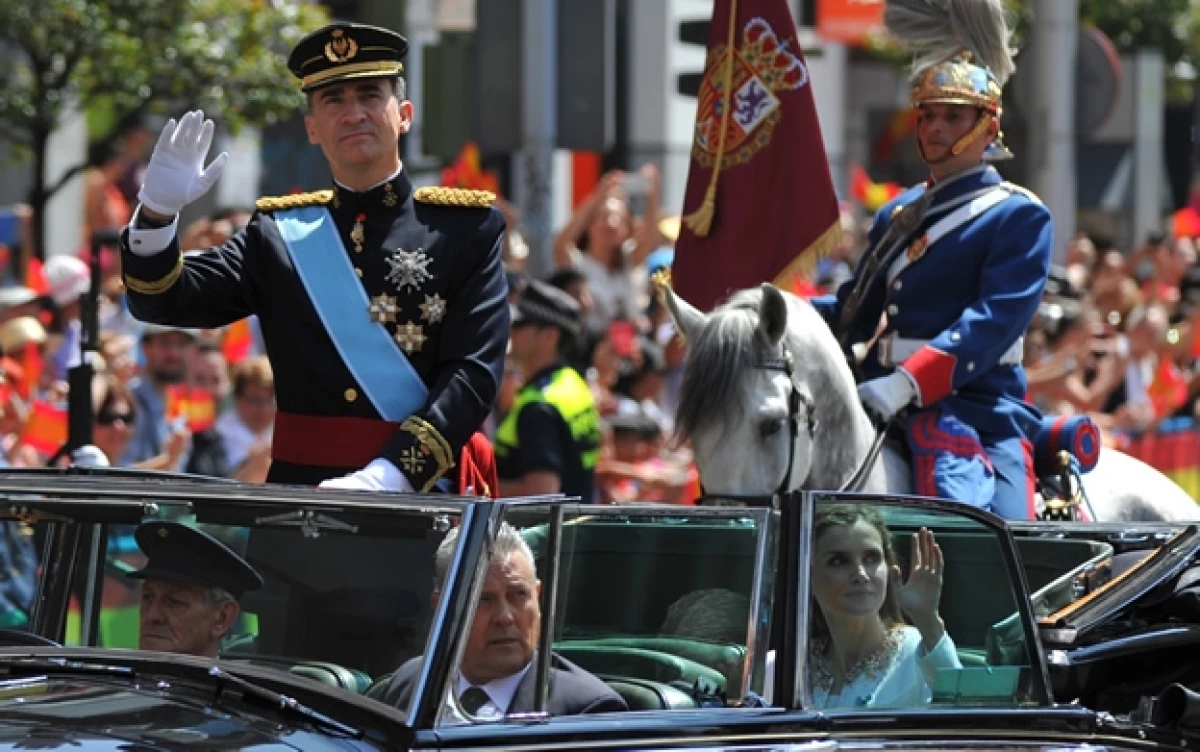 España reyes Felipe VI saludo