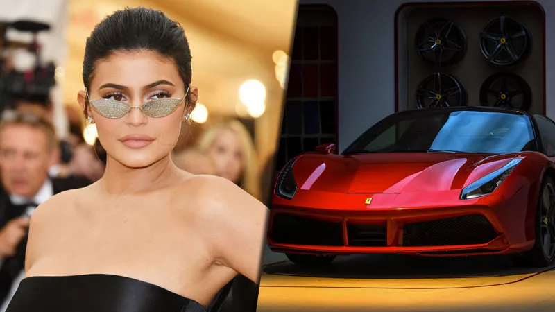 Kylie Jenner regala un Ferrari 
