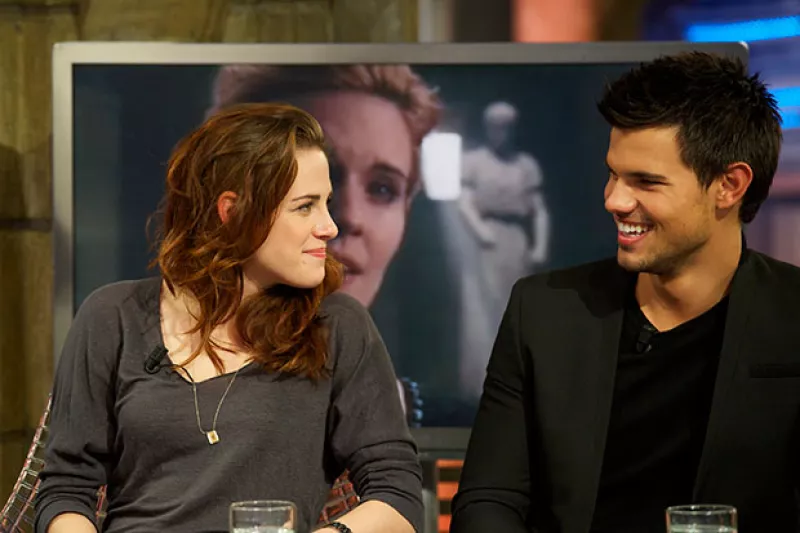 Los ex compañeros se encontraron en el concierto del cantante británico, donde además estuvieron acompañados de Alicia Cargile y Katherine Hughes.