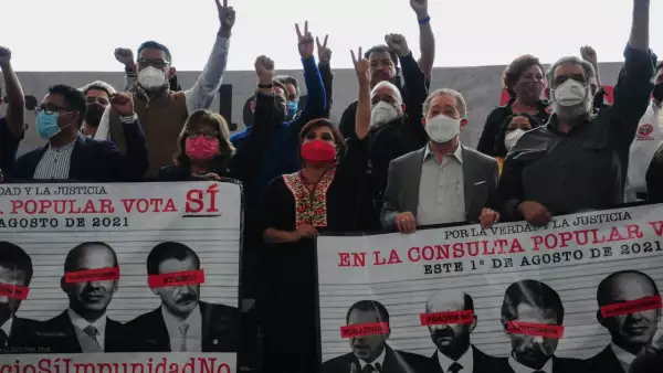 Funcionarios por la consulta