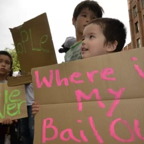niños participan en protesta en Tokio