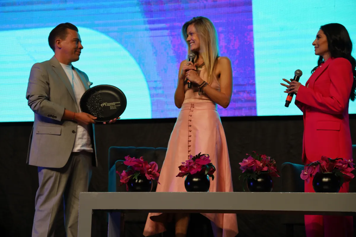  luis-enrique-mena-ana-victoria-garcia-paola-letayf.JPG