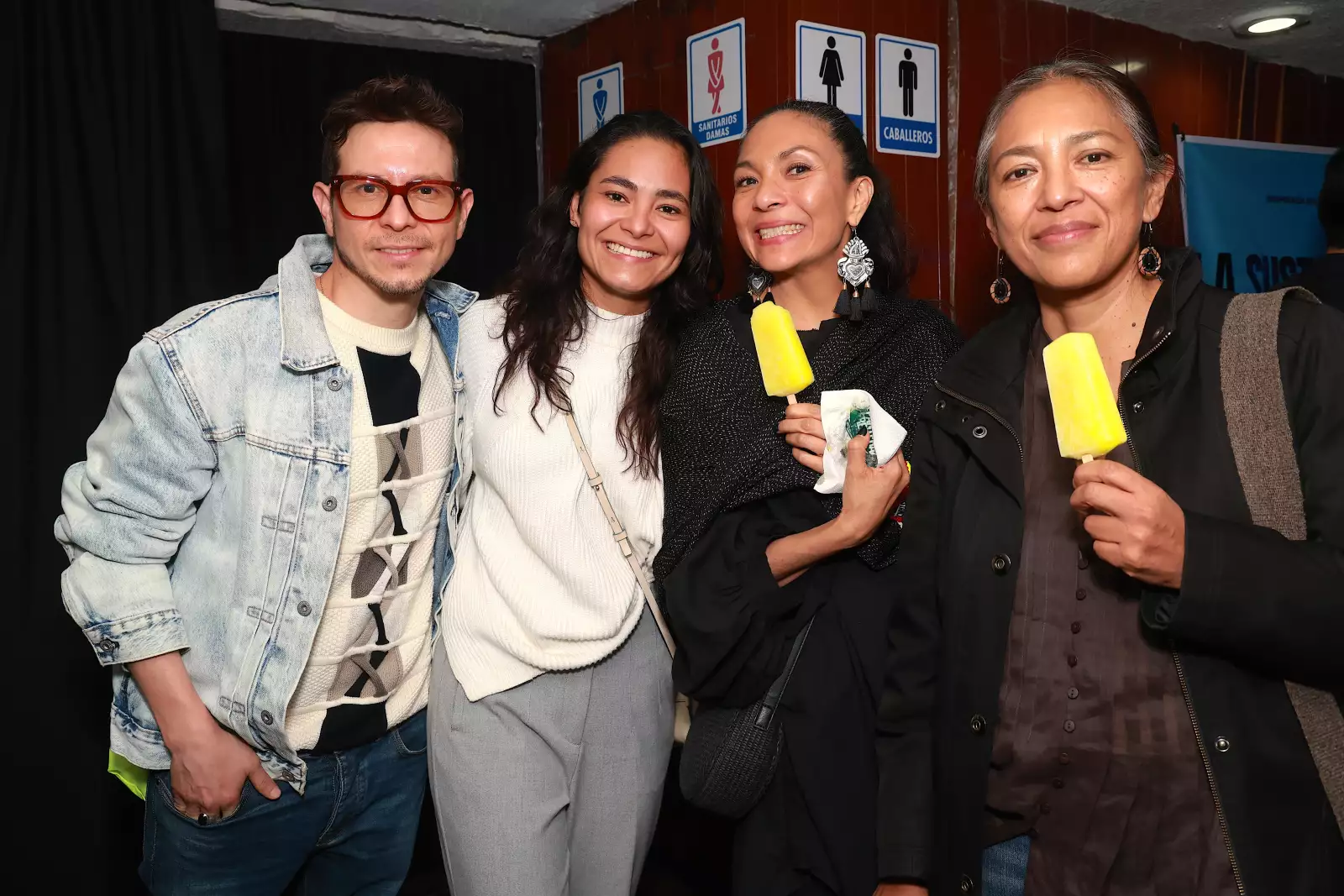 Fernando González , Mabel Cadena, Miriam Bravo y Ángeles Cruz 