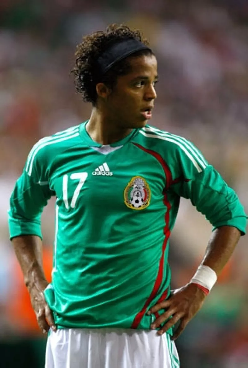 Esta mañana surgieron versiones que aseguraban que ella y el futbolista Giovanni Dos Santos habían retomado su relación y además él le habría propuesto matrimonio.