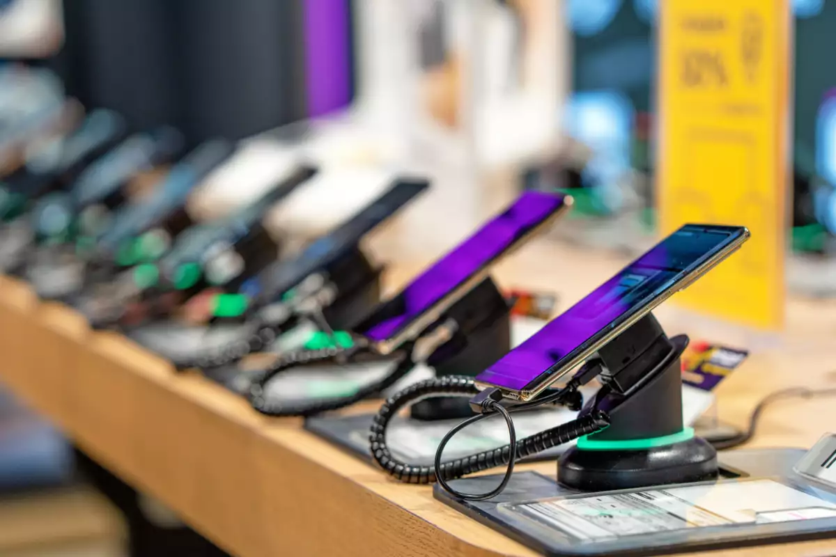 Los mexicanos ya prefieren celulares premium y Motorola y Xiaomi cambian su estrategia para adaptarse