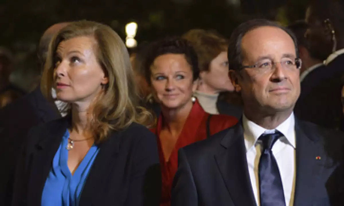 Trierweiler (i) no estaba casada con Hollande, pero ambos habían estado juntos desde 2006.  (Foto: Reuters)