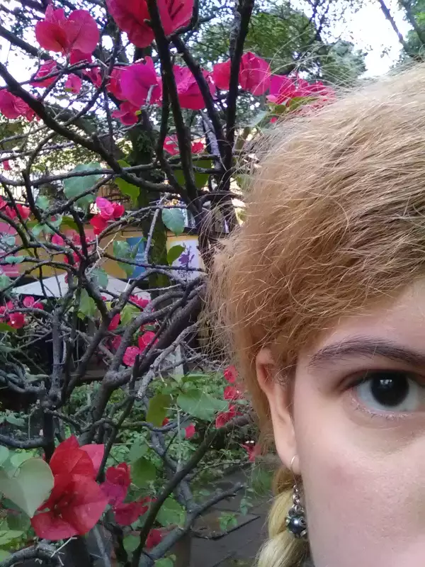 La cámara frontal también provee de imágenes de alta definición ideales para tomar 'selfies'.
