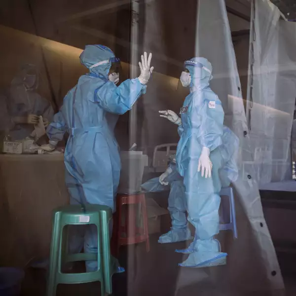  India registró el jueves el mayor recuento diario de nuevas infecciones de coronavirus, con 314,835 casos, mientras una segunda ola de la pandemia suscita nuevos temores sobre la capacidad de aguante de unos servicios de salud que se están desmoronando.