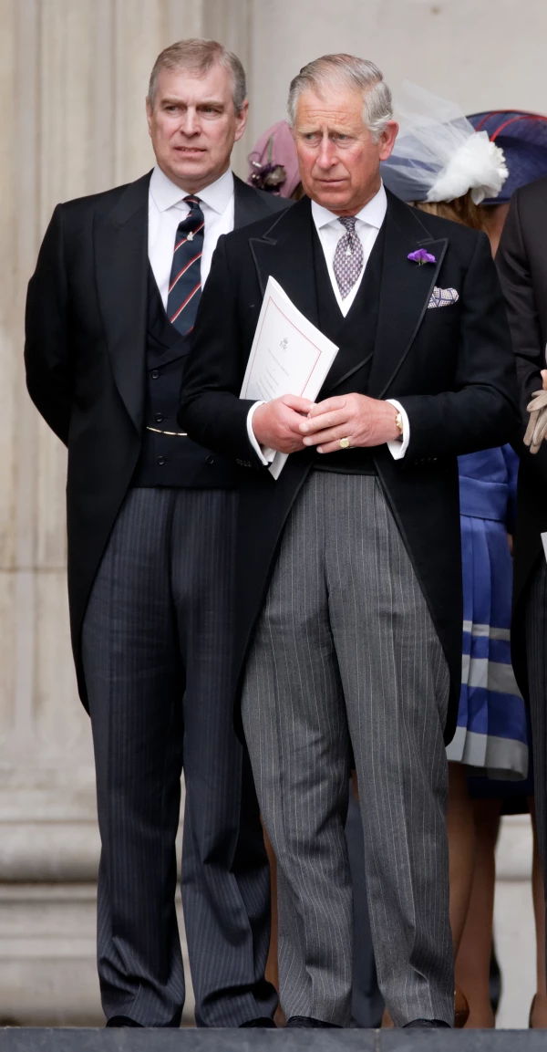 Príncipe Andrés y rey Carlos III
