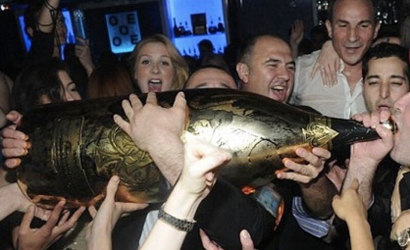 La champaña Armand de Brignac Nabucodonosor es la más lujosa y costosa del mundo.