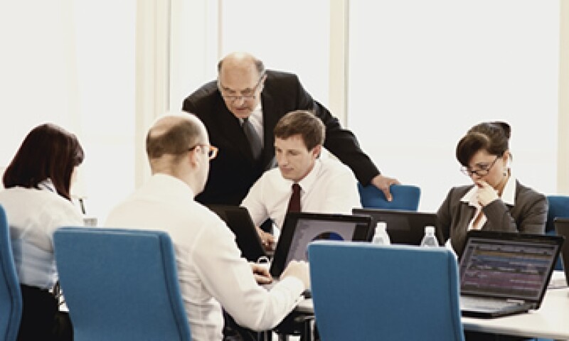 Además de las clases presenciales, son convenientes los cursos en línea, talleres y un asesor o coach que permita la retroalimentación. (Foto: iStock by Getty Images)