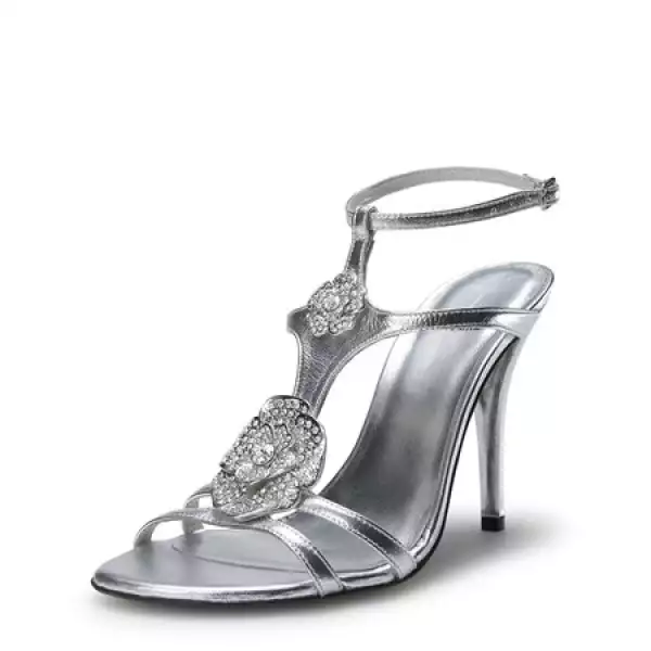 Los Retro de Rose, con 1,800 diamantes, no llegaron a la alfombra roja, y en 2009, no se hizo edición especial debido a la crisis mundial.