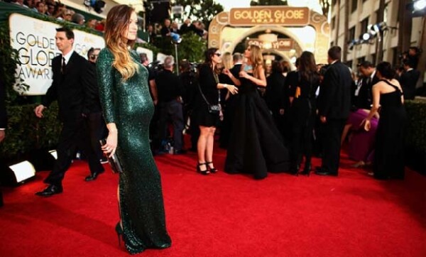 Olivia Wilde combinó lo mejor de ser madre con un atractivo look.