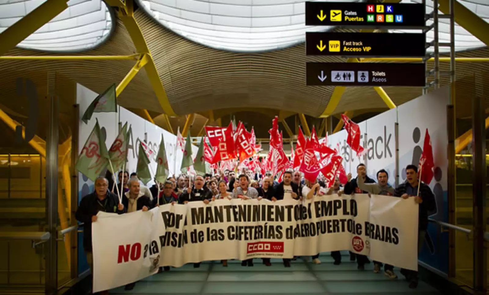 700 vuelos fueron cancelados por la huelga, informó Aeropuertos Españoles y Navegación Aérea (AENA).
