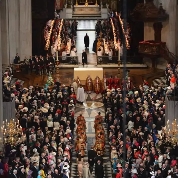 Entrada de la monarca a la Catedral de San Pablo.