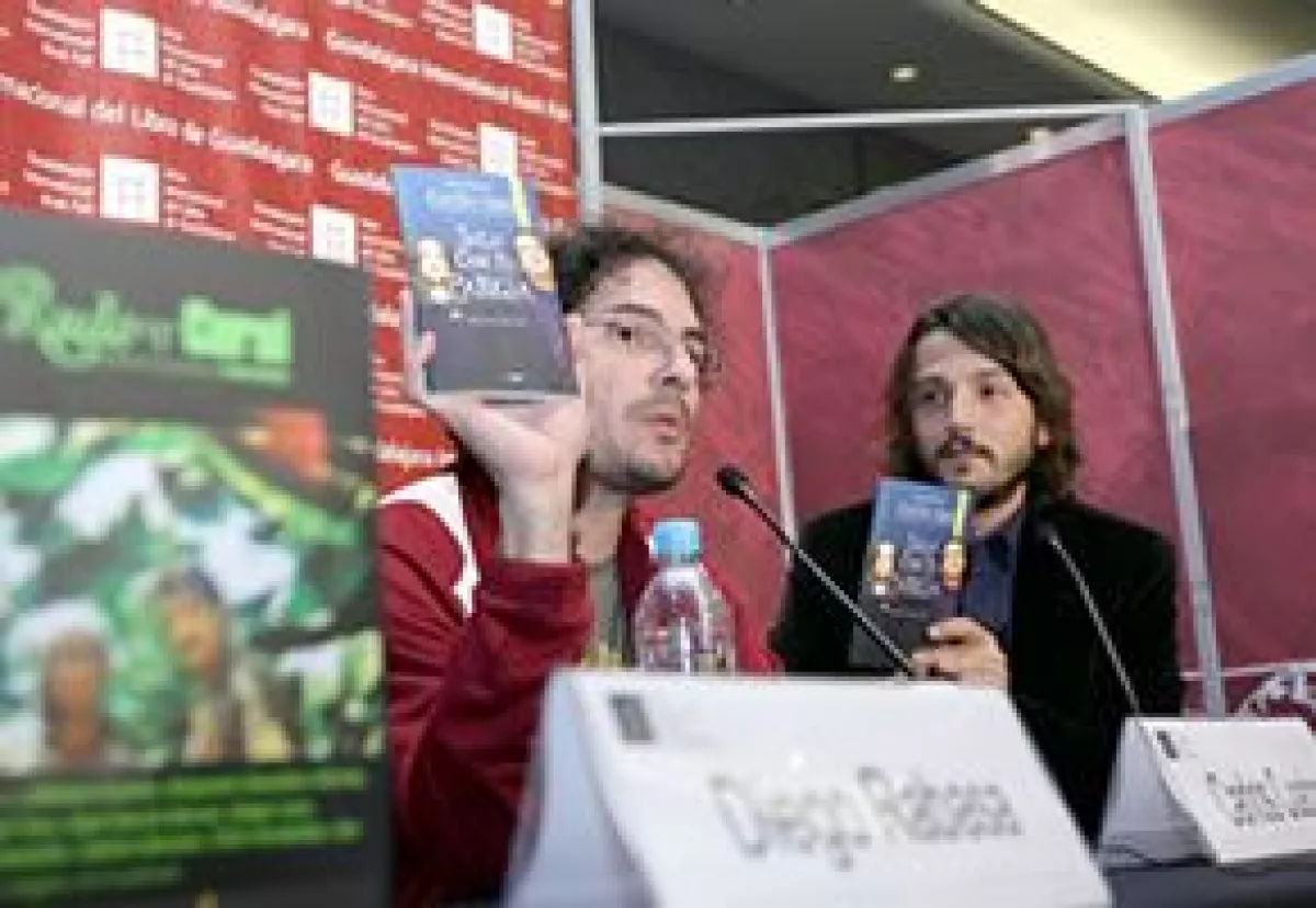 El actor mostró la versión literaria del filme en la Feria Internacional del Libro de Guadalajara.
