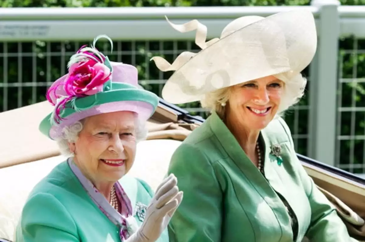 Este evento lleno de glamour y sofisticación es un `must´ para la aristocracia británica. Conoce su código de vestimenta y cómo deben ser los sombreros de las asistentes.