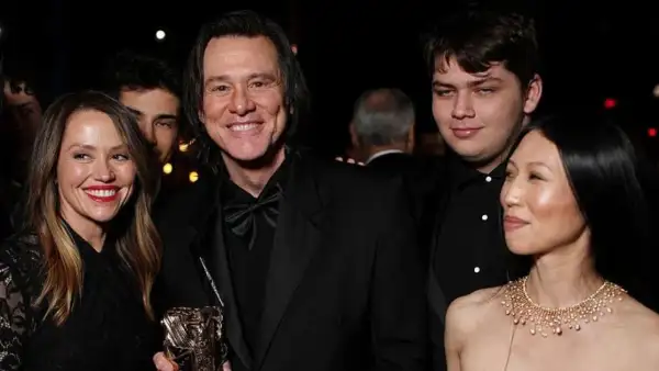 Jane Erin Carrey, Jim Carrey, Min Ah y Jackson Riley