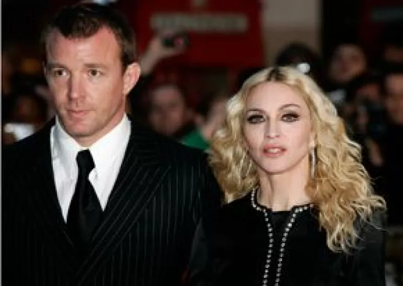 Este viernes, la Reina del Pop y el cineasta darán el primer paso de su separación oficial en una audiencia rápida prevista en Londres. Por otro lado, el director rechaza el dinero de la cantante.