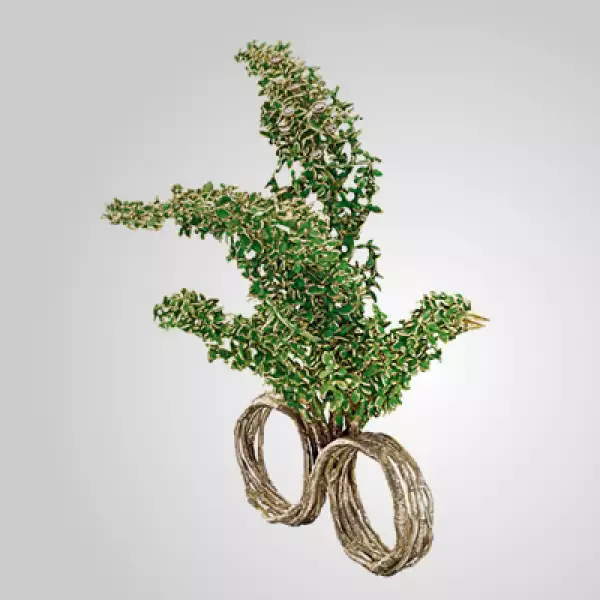 Las criaturas que conforman el escenario de la cinta “Alicia en el país de las maravillas” fueron esculpidas en oro y diamantes en una colección desarrollada por H. Stern en colaboración con Disney.