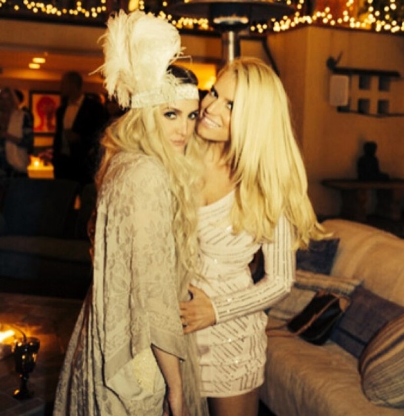 Jessica felicitó a su hermana Ashley por su compromiso con Evan Ross.