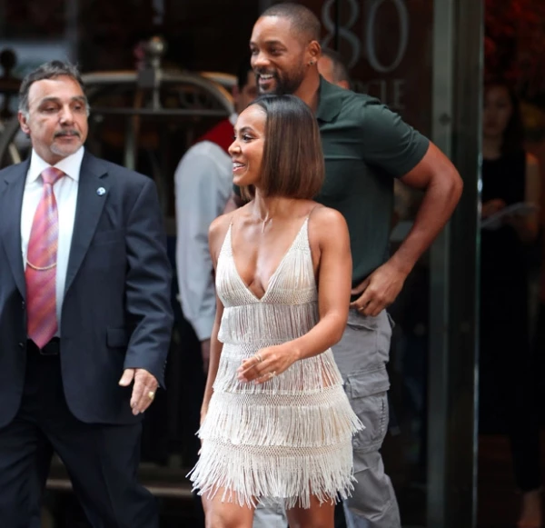 Los padres de Willow han dejado atrás los comentarios negativos que salieron a raíz de su polémica foto y aparecen tan felices como siempre.