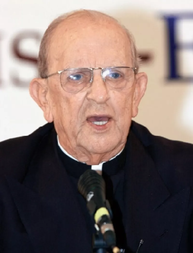 Desde que fue acusado de pedofilia en 1997 y hasta el día de hoy, dos años después de su muerte, el sacerdote ha destacado por haber llevado una doble y escandalosa vida.