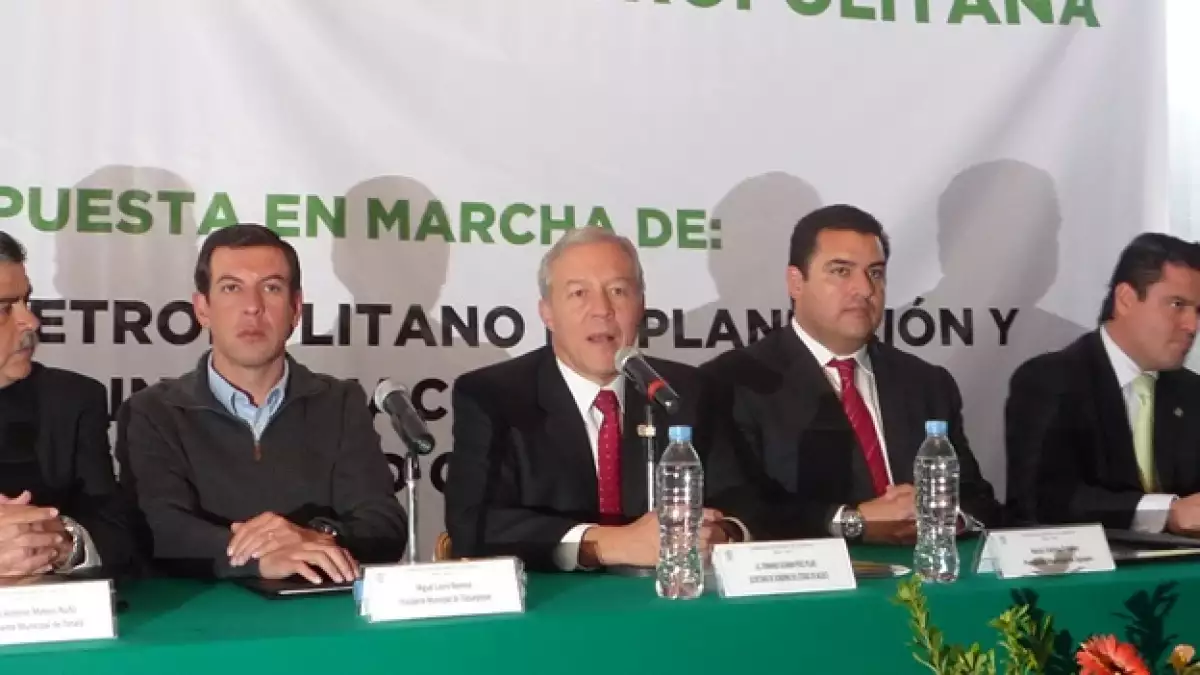 Miguel Castro, alcalde de Tlaquepaque; Fernando Guzmán, secretario General de Gobierno, y Héctor Vielma, alcalde de Zapopan