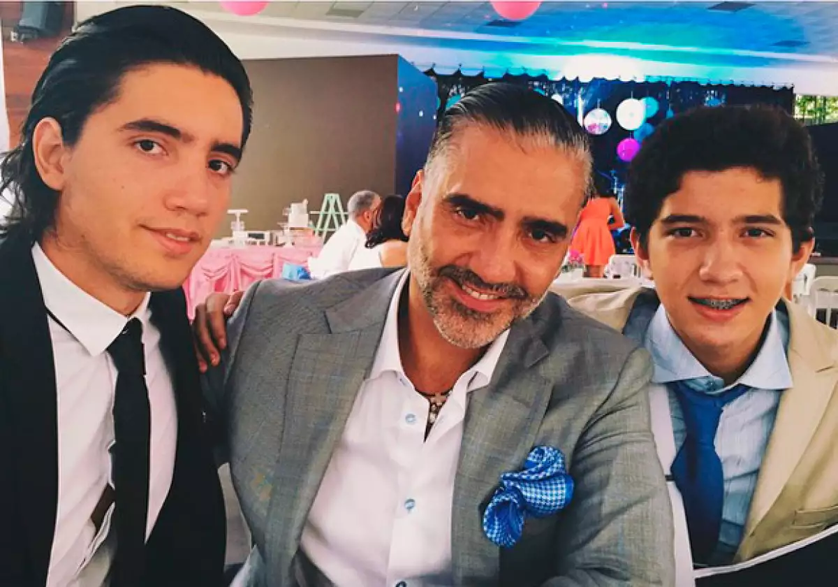 Con tiernas descripciones de foto, el Potrillo conquistó aún más los corazones de sus fans.