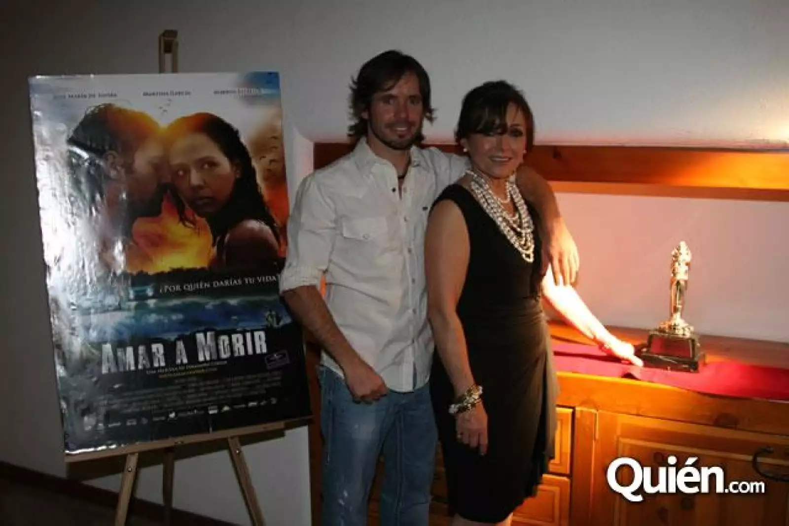 Fiesta de Fernando Lebrija por sus 2 diosas de plata