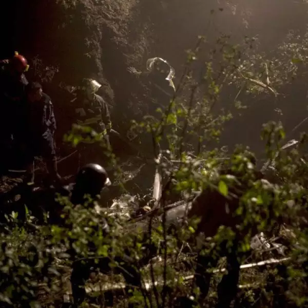 El jefe de Gobierno capitalino, Marcelo Ebrard Casaubon, informó hoy que peritos y expertos en aeronáutica siguen investigando la causa del accidente donde murió el empresario Moisés Saba y su familia tras la caída del helicóptero donde viajaban. Se cree