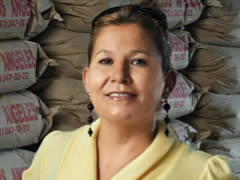 Martha Villaseñor volvió de Phoenix y con un microcrédito echó a andar un negocio de venta de yeso en Morelos (Foto: Alfredo Pelcastre/Monda Photo)