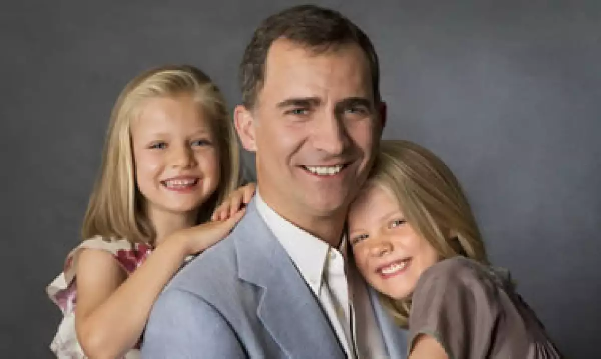 La Casa del Rey publicó fotos inéditas de Felipe VI con sus hijas. (Foto: Notimex)