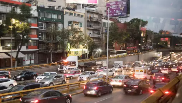 CIUDAD DE MÉXICO, 19NOVIEMBRE2019.- Intenso tráfico en el Circuito Interior, en ambos sentidos.
FOTO: VICTORIA VALTIERRA / CUARTOSCURO.COM