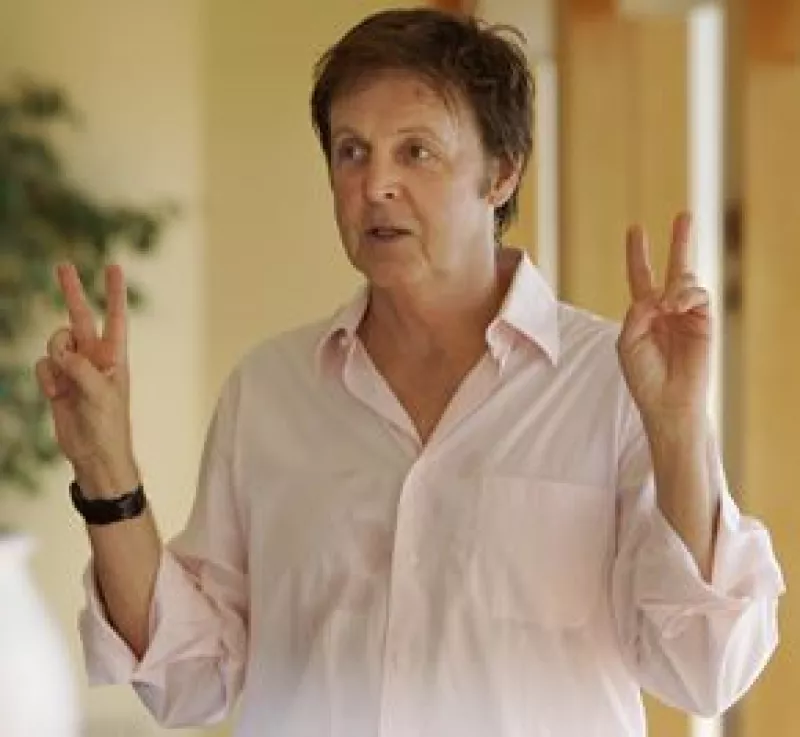 El ex integrante del grupo británico aseguro que él se involucró más que Lennon en las causas sociales.