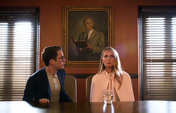 The_Politician_S01E02_24m54s35832f_R (1)